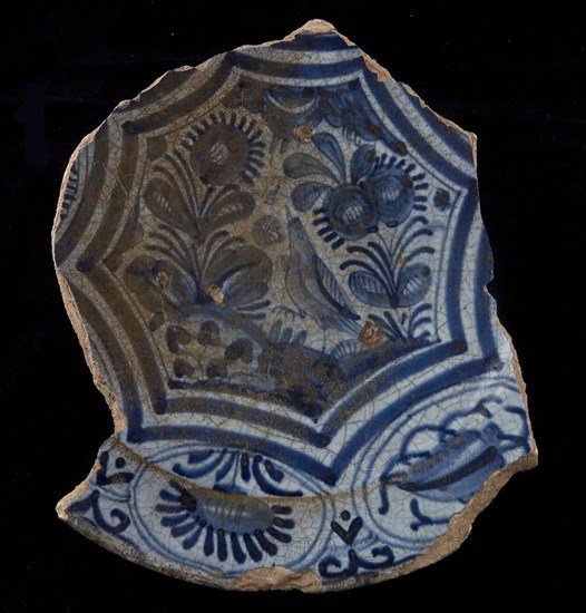 Fragment majolica dish, blue on white, Chinese garden with bird (bittern), rim in Wanli style, dish tableware holder earth