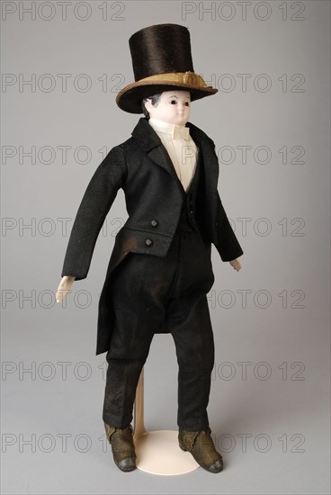 mw. Andres-Van Embden, Dollhouse doll, papier-mâché head with inlaid brown glass eyes, wooden forearms, fabric body and legs