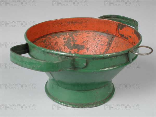 metal worker: Gresnich, Green tin miniature, teil kitchenware miniature toy relaxant model metal paint, beaten soldered painted