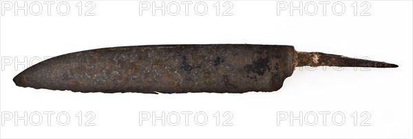 Wide, pointed blade of knife, with narrowed sting, blade knife cutlery soil find iron metal, archeology