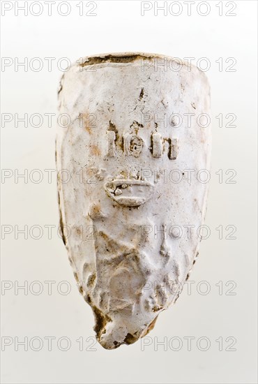 Johannes de Hoog?, Clay pipe, marked, in relief decorated with windmill and lion in Dutch garden, clay pipe smoking equipment