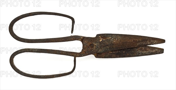 Hinge scissors, scissors with wide oval and open eyes and short blades, scissor cutting tool soil find iron metal, On two sides