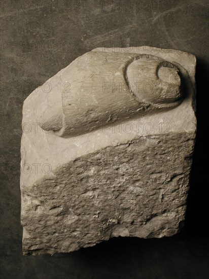 Early gothic ornament with scroll, Laurenskerk Rotterdam, capitals building component sandstone stone, sculpted ornament