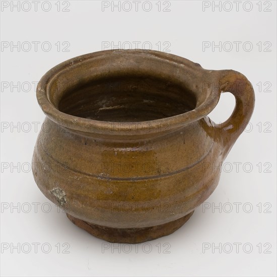 Earthenware chamber pot on stand, red, low and wide model with ear, pot holder sanitary earthenware ceramics earthenware glaze