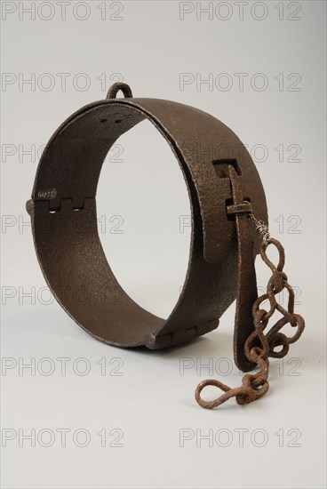 Neckband of pillory belonging to Rotterdam scaffold, neck bracket iron, Rotterdam executioner executioner scaffold execution