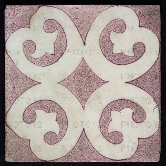 F.J. Kleyn, Purple sprinkled tile on white, central decor of four indented identical laterally connected pretzel shapes, wall