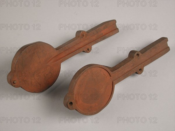 Two-piece bronze mold for spoon with round bowl and flat handle, mold casting tool tools base metal bronze, cast Two-piece mold