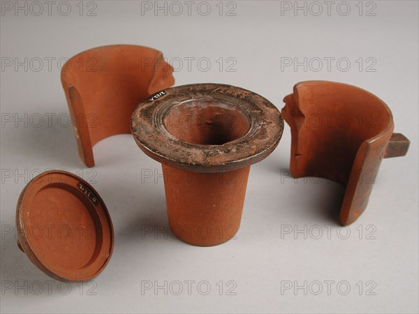 W.G.v.L., Four-piece bronze mold for cups, with initials WGVL and 1661, cast molding tool tools base metal bronze, cast turned