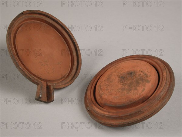 Two-piece bronze mold for lid of pot or jug, mold casting tool tools base metal bronze, cast twisted Two-piece bronze mold