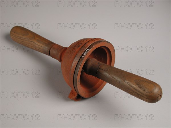 Two-piece bronze mold for bowl, cast molding tool tools base metal bronze iron wood, cast twisted Two-piece bronze mold