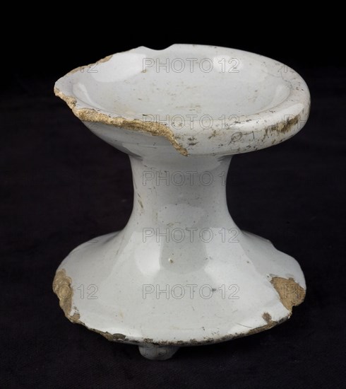 Earthenware salt bowl on column, white glazed, three stand lobes, salt bowl salt barrel tableware holder soil find ceramic