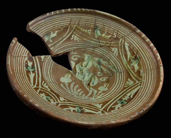 Werra dish on stand surface, mirror decor with jumping doe in sludge technique and sgraffito, with 1606, dish crockery holder