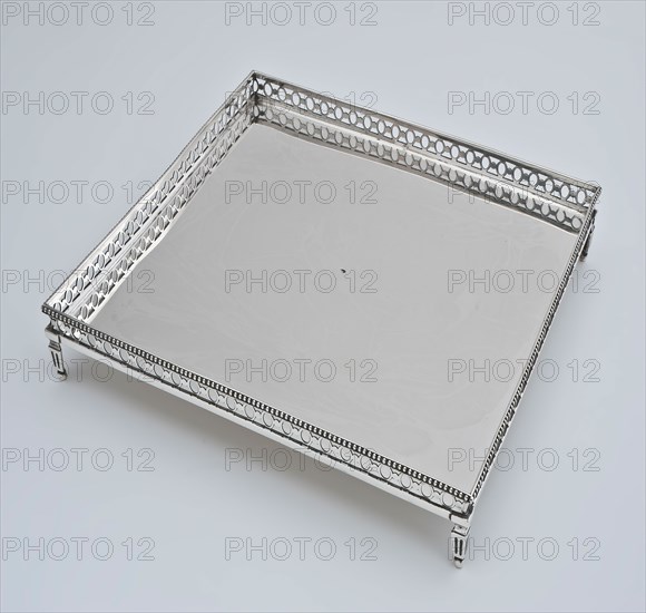 Silversmith: Cornelis Knuijsting, Square silver tray (cabaret) with raised edge and legs, tray leaf holder silver, sawn cast