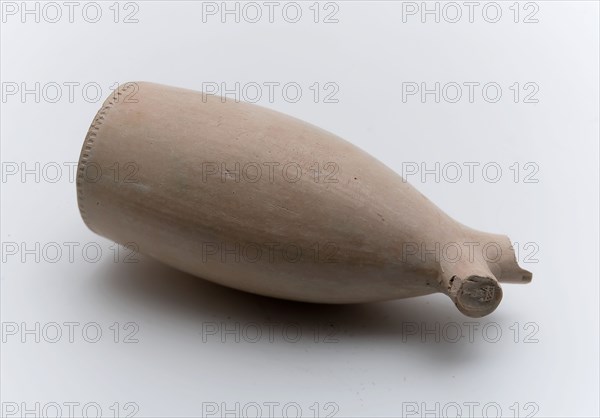 Pipe head, white baking clay, pipe head soil found ceramic pipe earth h 3.5 (approx.) Pressed in mold pressed through pierced