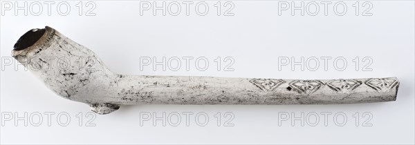 Clay pipe, marked with fleurs de lis stamps decorated handle, clay pipe smoking equipment smoke floor pottery ceramics pottery