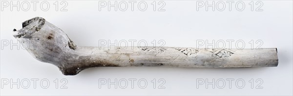 Clay pipe, unnoticed, stem decorated with fleur de lis stamps, clay pipe smoking equipment smoke floor earthenware ceramic