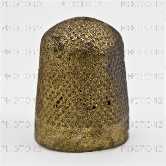 Copper molded thimble with waffle pattern, thimble sewing kit soil find copper m. Photo12