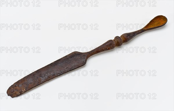 Combination of curved spatula and spoon in one piece, spatula tools equipment foundations iron metal, archeology Rotterdam