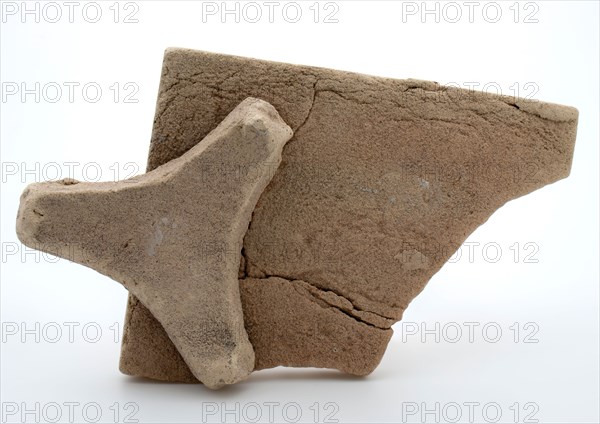 Fragment tile, biscuit earthenware, unglazed, with baked goods, tile footage soil finds ceramic pottery, in form made baked