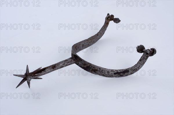 Iron horseshoe with pointed star at the heel piece, horseshoe soil found iron metal, forged Ruiterspoor with multi-pointed star