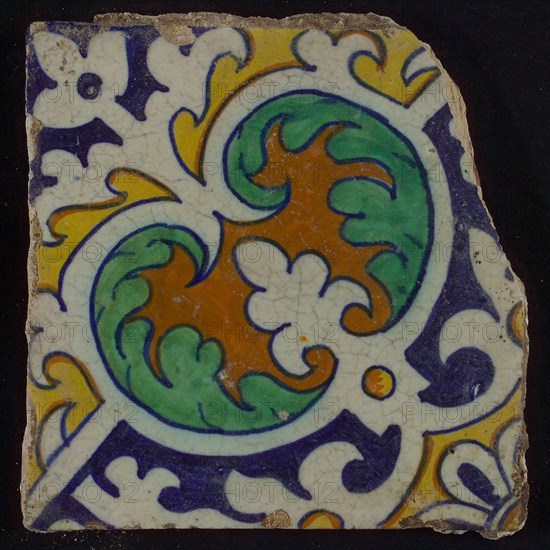 Ornament tile, central kidney-shaped green and brown floral shape, corner motifs, quarter rosette and save technique, wall tile