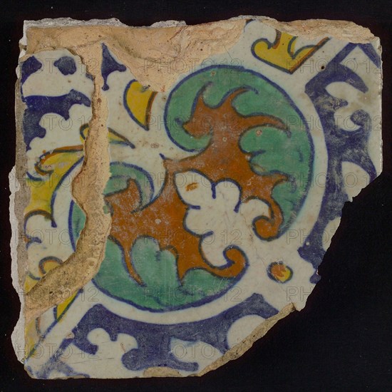 Ornament tile, central kidney-shaped green and brown floral shape, corner motifs, quarter rosette and saving technique, wall