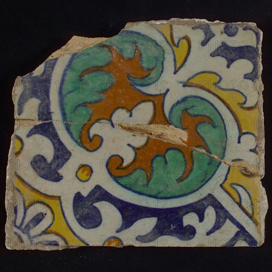 Ornament tile, central kidney-shaped green and brown floral shape, corner motifs, quarter rosette and save technique, wall tile