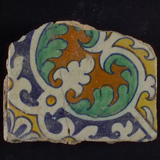 Ornament tile, central kidney-shaped green and brown floral shape, corner motifs, quarter rosette and saving technique, wall