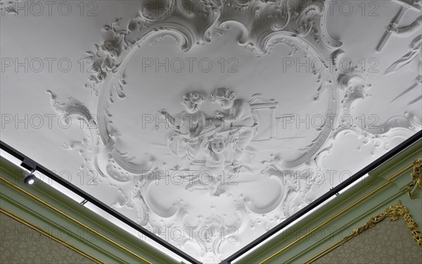 stucwerker: Pietro Castoldi (1729 - 1794), Stucco ceiling, rectangular, with putti, representing arts and sciences, ceiling