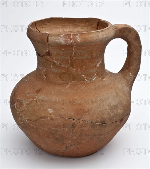 Earthenware chamber pot with curved bottom, unglazed and narrow neck, pot holder sanitary earthenware ceramic pottery, belly 16.