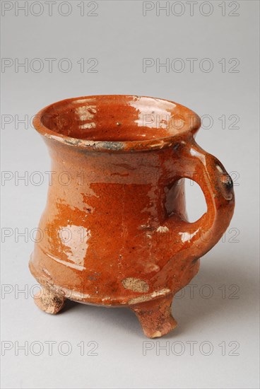 Small cooking jug on three legs, red pottery, high model, cooking pot crockery holder kitchen utensils earthenware ceramics