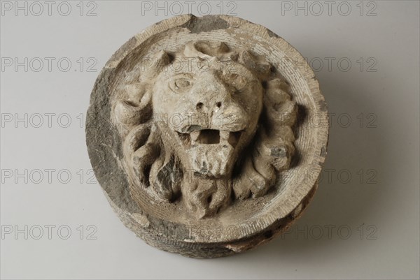 Round facing brick with lion's head, facing brick sculpture sculpture building component stone, sculpted Round facing brick