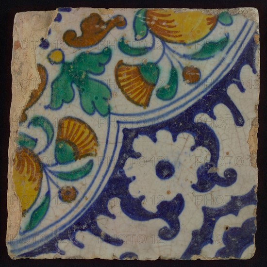 Ornament tile, diagonal ornament in quatrefoil with bows in which orange apples and flowers, palm corner, corner pattern rosette