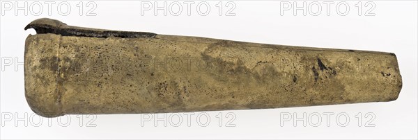 Lifting of knife, tapered, has knife cutlery soil find copper iron wood metal w 8,3, Taper flared. In the remains of wood