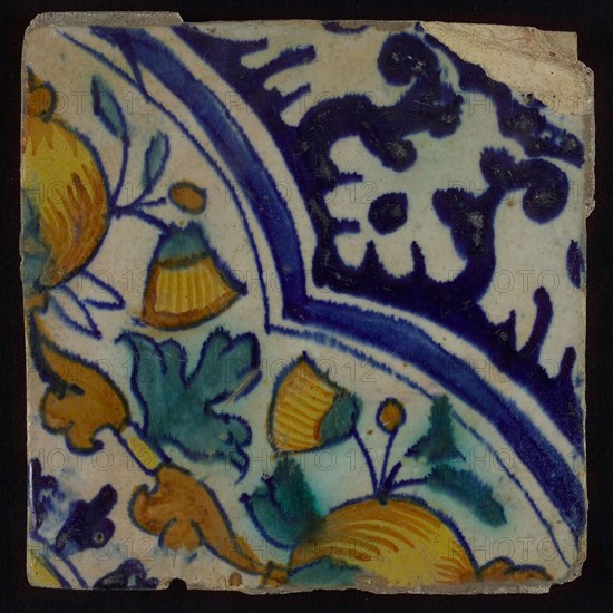 Ornament tile, diagonal ornament in quatrefoil with bows in which orange-apples and flowers, palm corner, corner pattern rosette