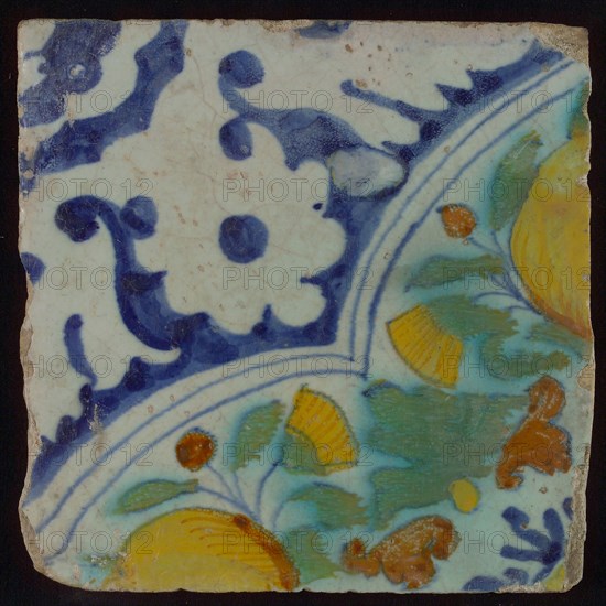 Ornament tile, diagonal ornament in quatrefoil with bows in which orange-apples and flowers, palm corner, corner pattern rosette