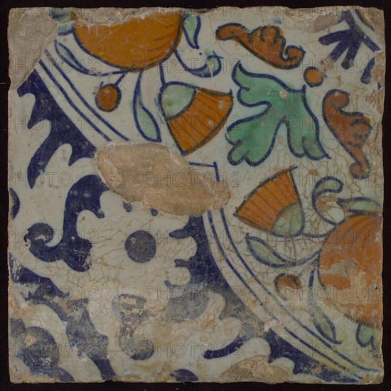 Ornament tile, diagonal ornament in quatrefoil with bows in which orange-apples and flowers, palm corner, corner pattern rosette