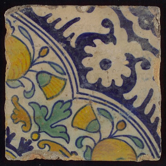 Ornament tile, diagonal ornament in quatrefoil with bows in which orange-apples and flowers, palm corner, corner pattern rosette