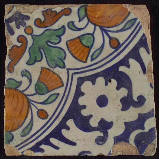 Ornament tile, diagonal ornament in quatrefoil with bows in which orange-apples and flowers, palm corner, corner pattern rosette