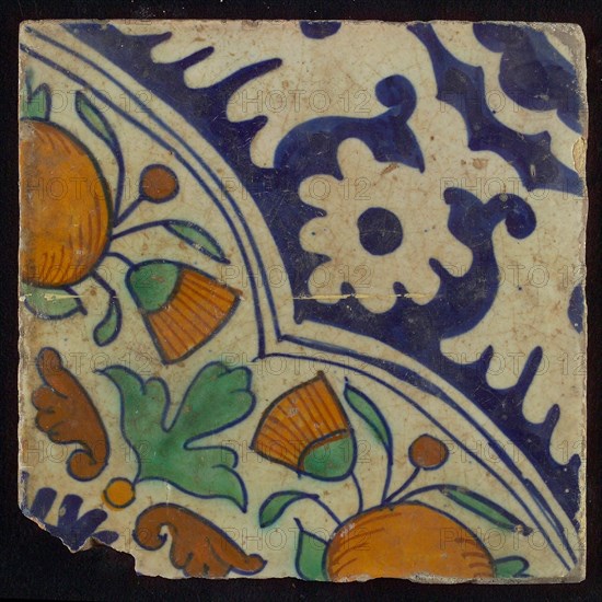 Ornament tile, diagonal ornament in quatrefoil with bows in which orange-apples and flowers, palm corner, corner pattern rosette