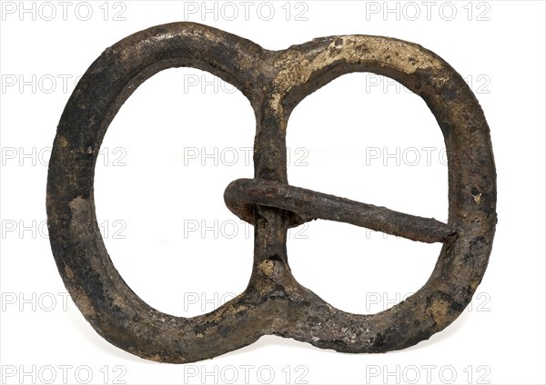Copper buckle with two oval eyes, buckle fastener part soil find copper brass metal, cast Copper buckle: double-oval ring