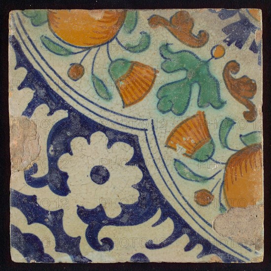 Ornament tile, diagonal ornament in quatrefoil with bows in which orange-apples and flowers, palm corner, corner pattern rosette