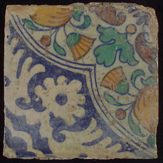 Ornament tile, diagonal ornament in quatrefoil with bows in which orange apples and flowers, palm corner, corner pattern rosette