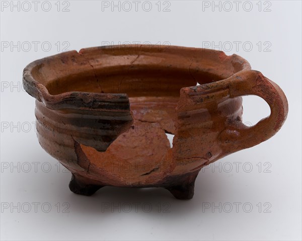 Pottery cooking pot, with one ear, on three legs, grape cooking pot tableware holder kitchenware earthenware ceramic earthenware