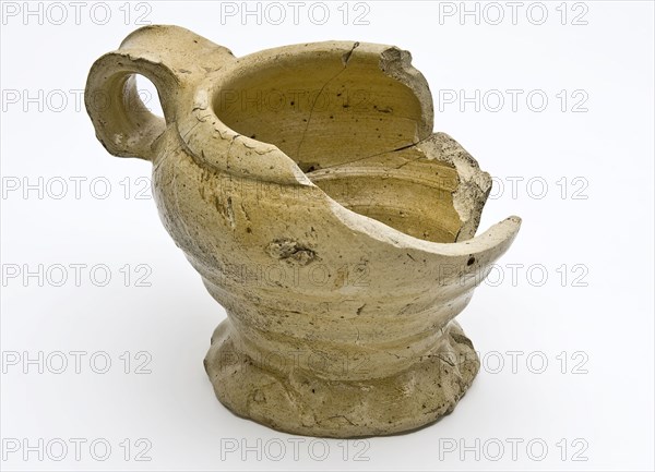 Mustard pot or drinking cup on pinched foot, stoneware, mustard pot pot cup container holder soil find ceramic stoneware glaze