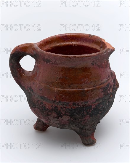 Pottery cooking pot, grape-model, two vertical sausages, on three legs, grape cooking pot tableware holder kitchenware soil