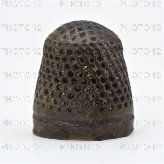 Copper molded thimble with waffle pattern, thimble sewing kit soil find copper metal, cast Copper cast thimble with square wells