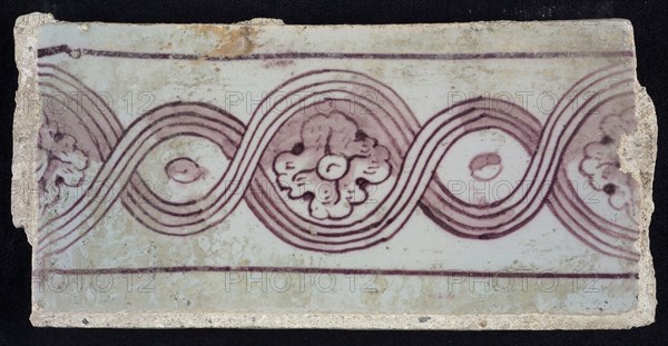 Rectangular purple border tile on white ground with decorated decor, with flowers, leaves, yellow pottery, edge tile wall tile