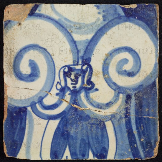 Tile of chimney pilaster, blue on white, stylized curly ornament between which maskon, chimney pilaster tile pilaster footage