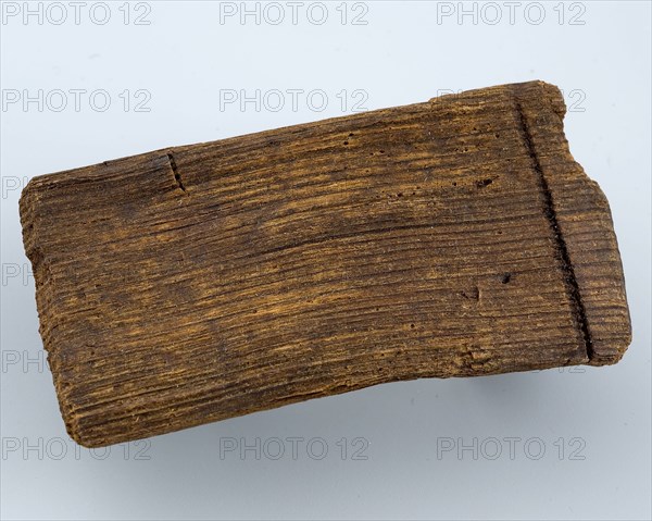 Small wooden clapplate, with one notch for soil, cubby tons of soil finds timber, sawn planed Small wooden clapboard